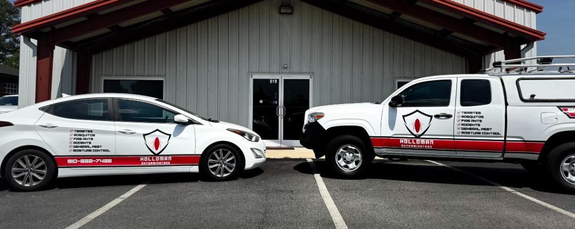IMG_2657-Cole-Matthews image Holloman Exterminators team and trucks